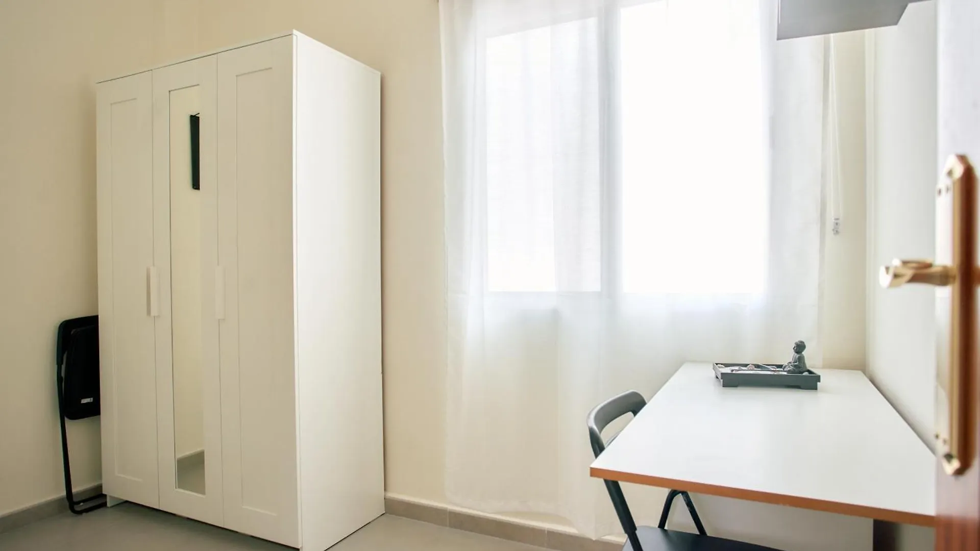 Work & Pet Friendly Urban Home Next To The Beach Лас-Пальмас-де-Гран-Канария
